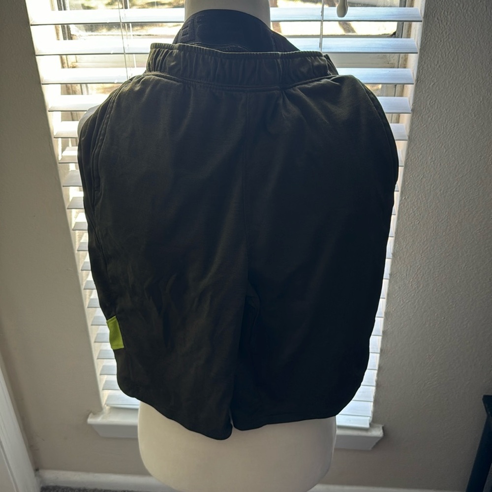 Boys Russell shorts size XL- XG (14-16) Like new condition.